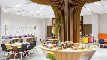 Breakfast, lunch, dinner served; international cuisine