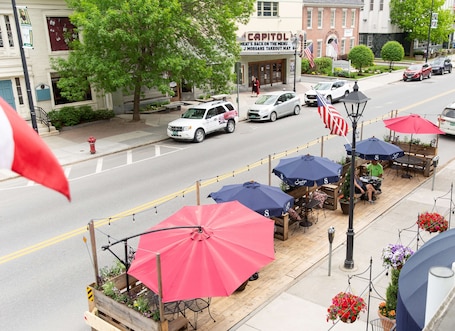 Terrace/patio. Capitol Plaza Hotel Montpelier Tapestry Collection by Hilton