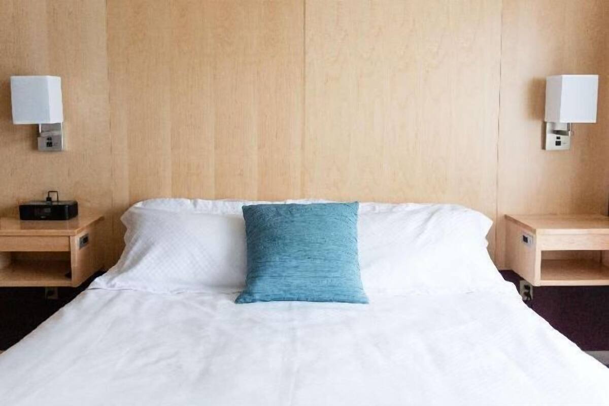 In-room safe, desk, iron/ironing board