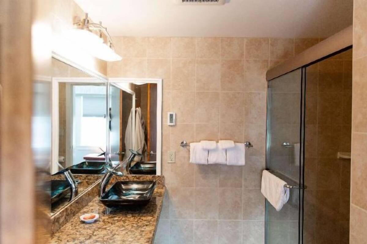 Bathroom | Hair dryer, towels