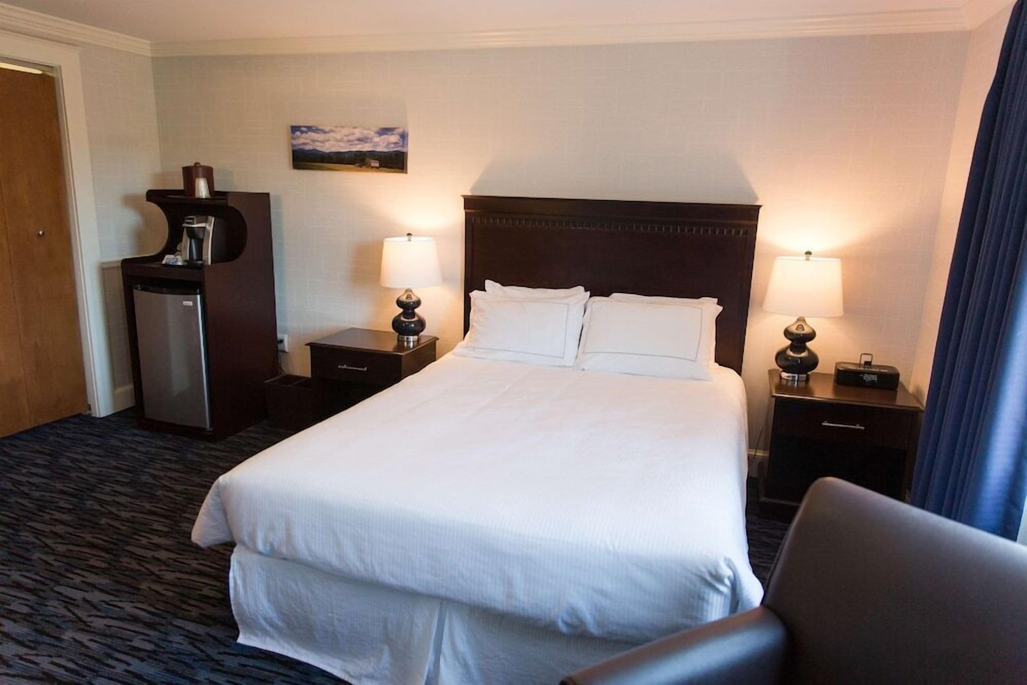 In-room safe, desk, iron/ironing board