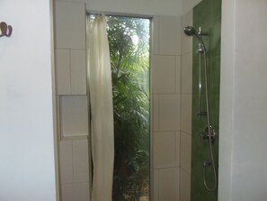 Deluxe Double Room | Bathroom | Shower, towels, soap, shampoo - Duangjai Resort (Krabi)