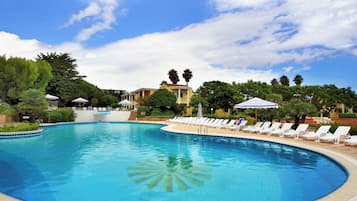2 piscine all'aperto