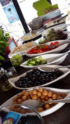 Tägliches inbegriffenes Frühstücksbuffet