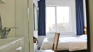 Standard-Doppel- oder -Zweibettzimmer (private bathroom)