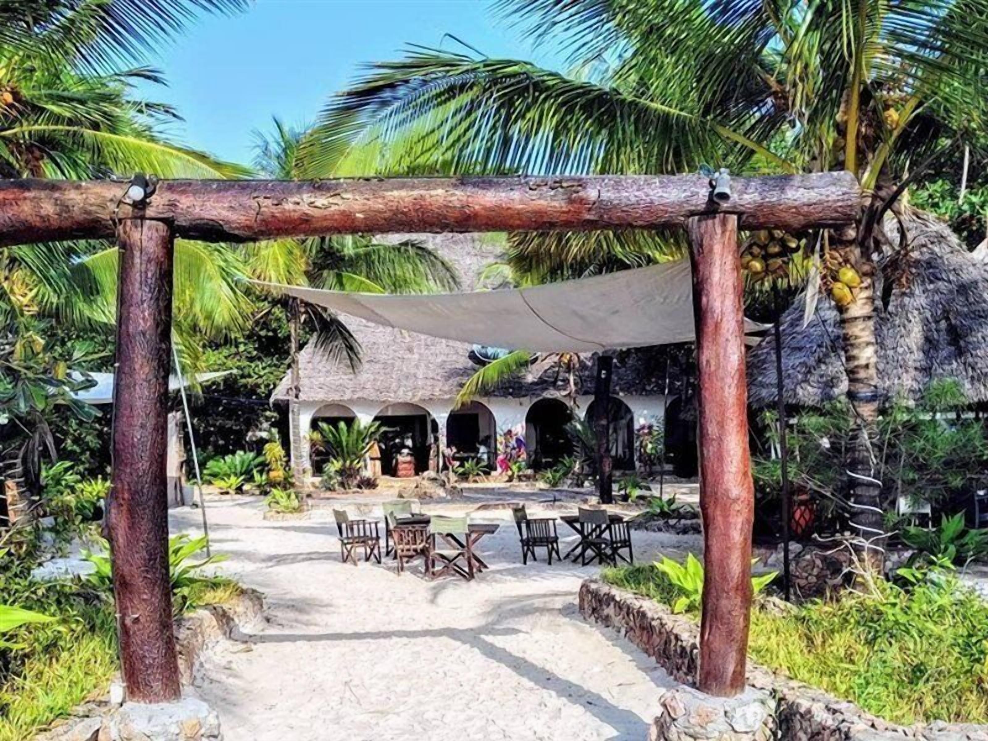 2 間餐廳；供應早餐、午餐、晚餐；多國菜