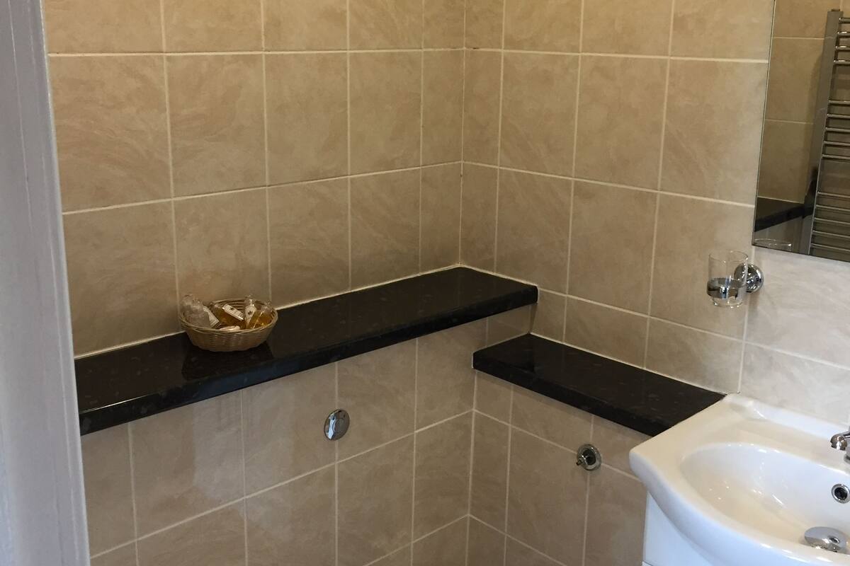 Habitación individual | Escritorio, insonorización, tabla de planchar con plancha y wifi gratis