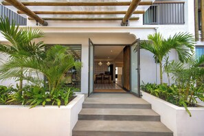 Entrada al alojamiento