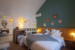 Apartamento estándar | Minibar, escritorio, tabla de planchar con plancha y camas supletorias