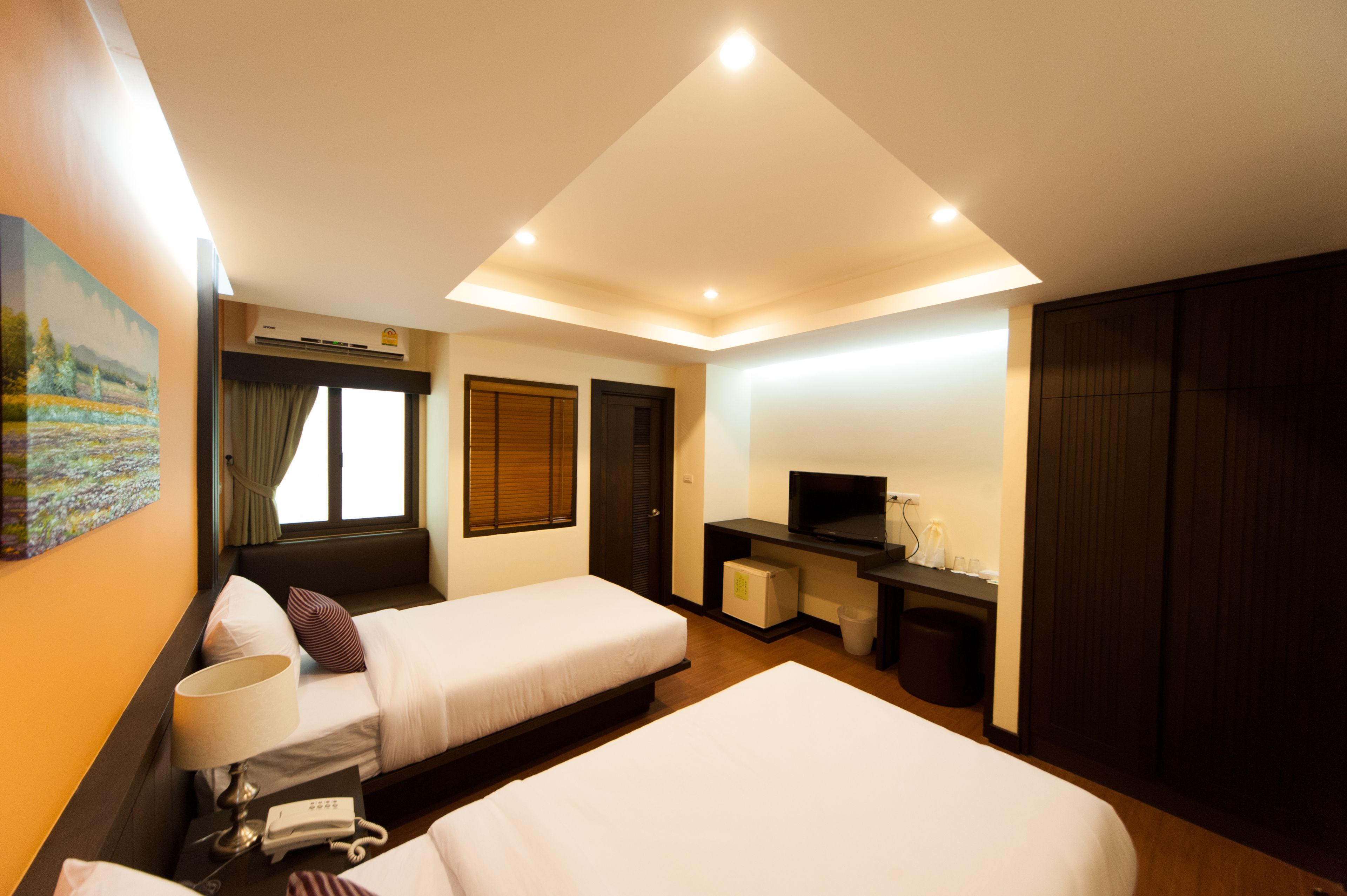 standard twin room | in-room safe, desk, rollaway beds, free wifi