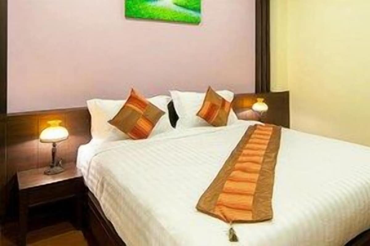 In-room safe, desk, rollaway beds, free WiFi