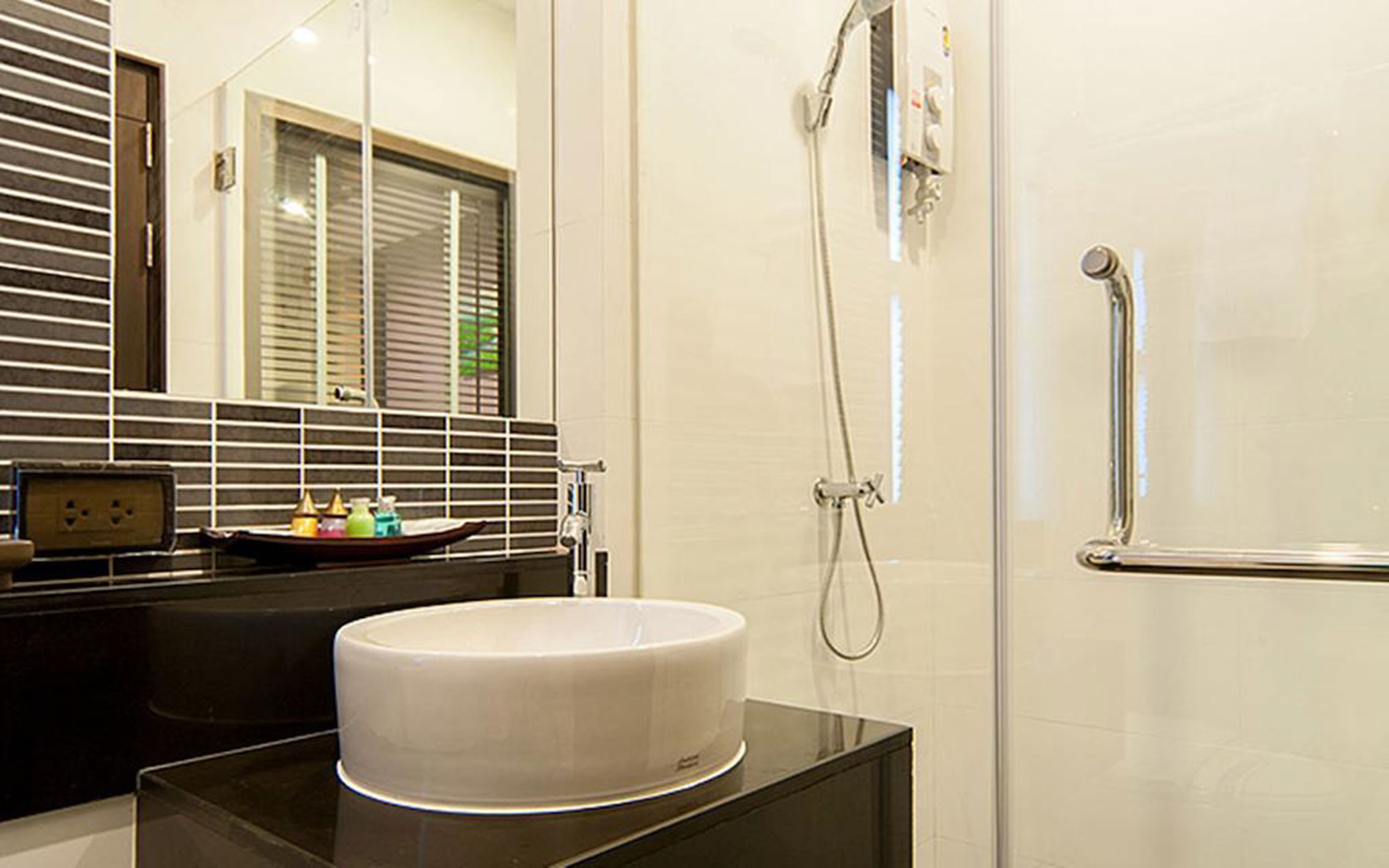 family room | in-room safe, desk, rollaway beds, free wifi