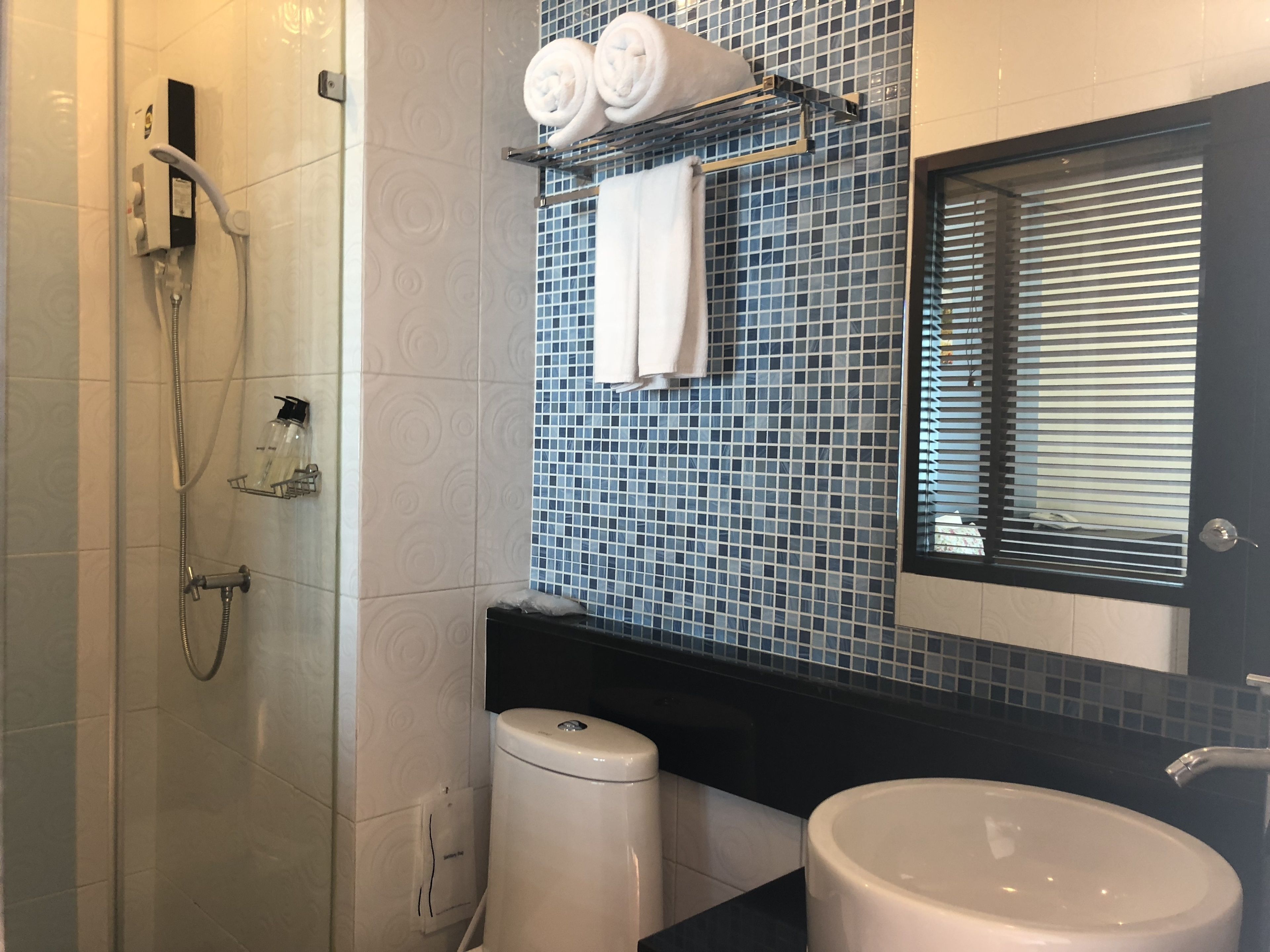 economy double room single use, 1 king bed | bathroom | shower, free toiletries, towels
