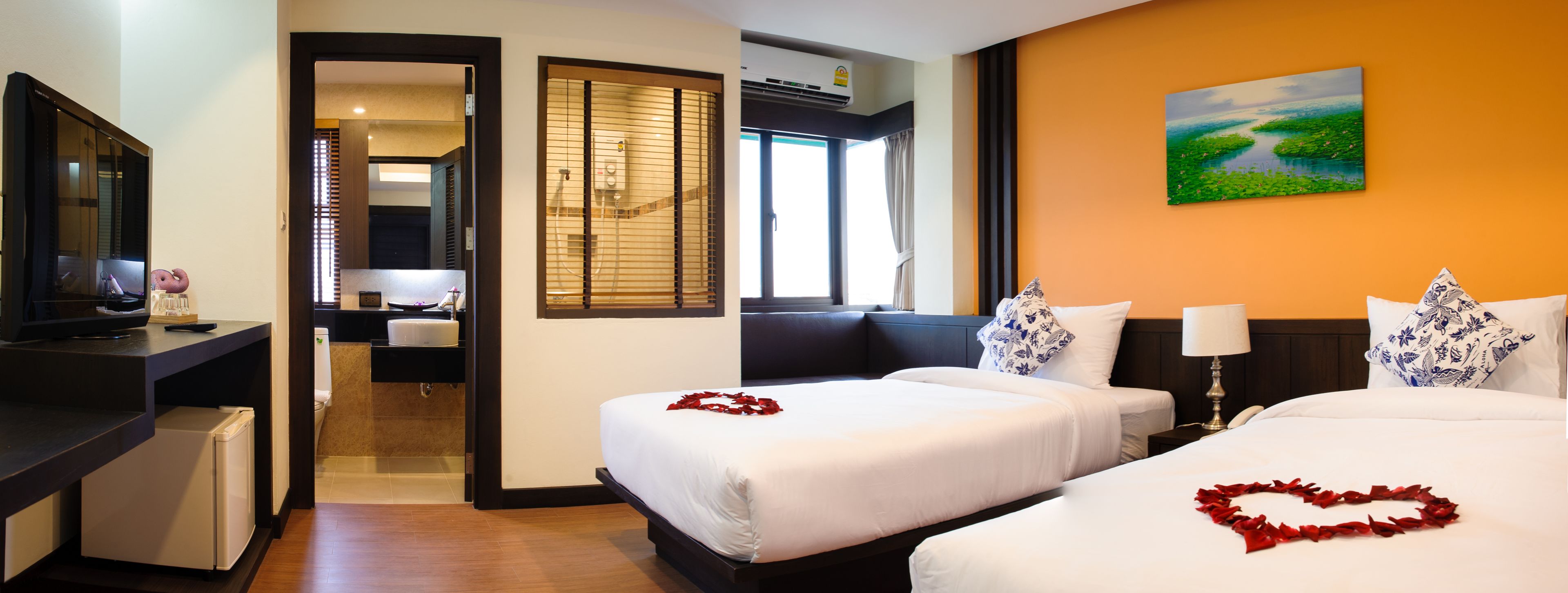 standard twin room | in-room safe, desk, rollaway beds, free wifi