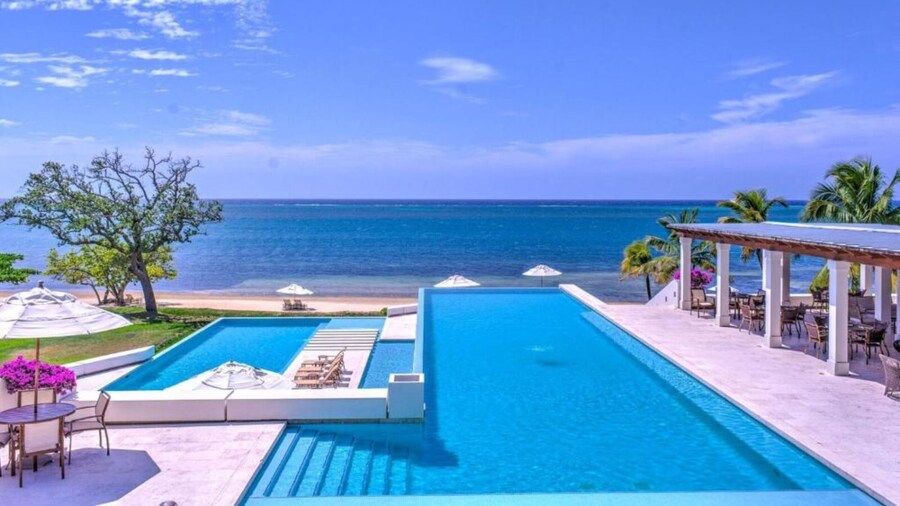Las Verandas Hotel & Villas