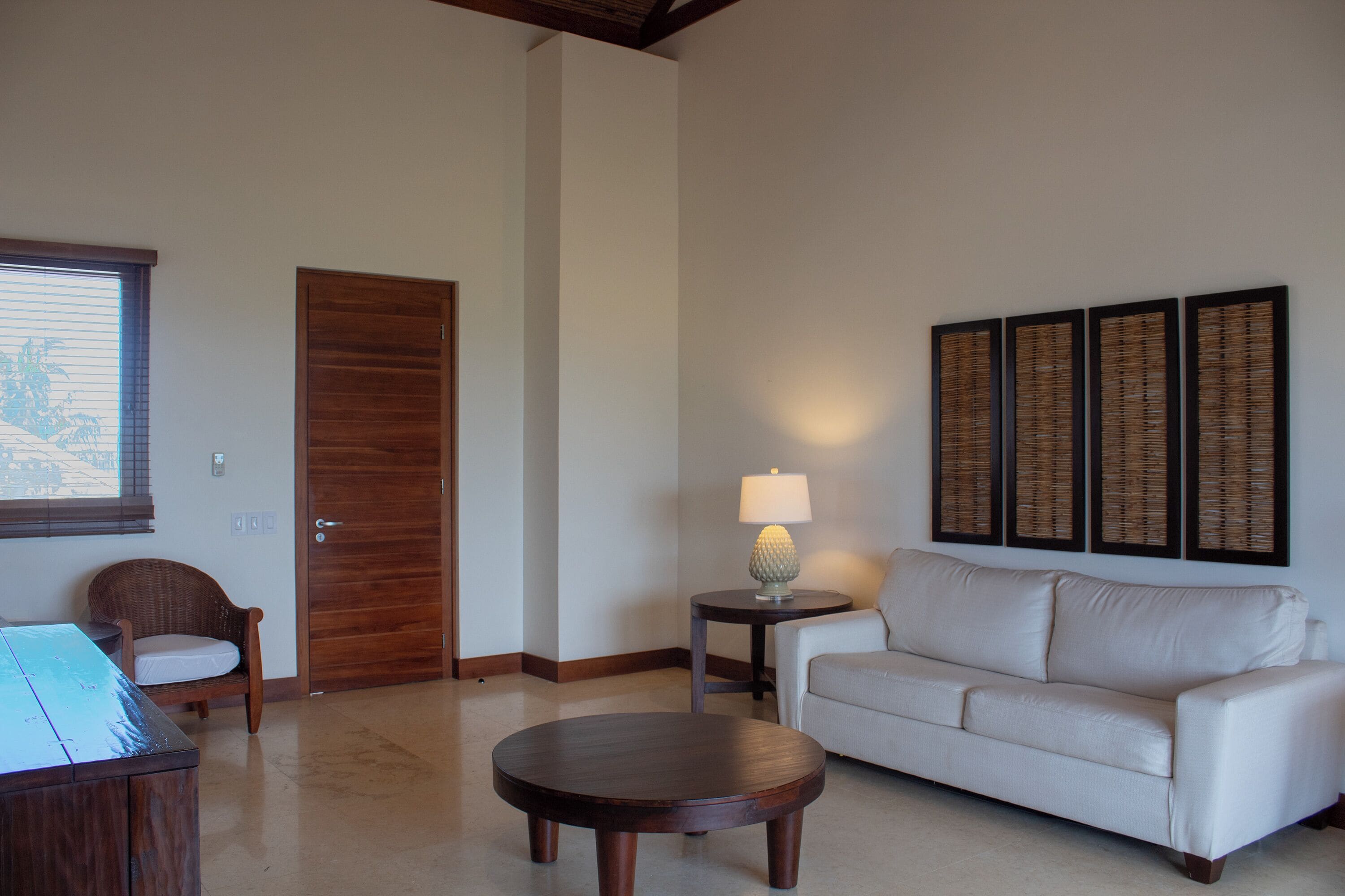 suite | living area | 42-inch lcd tv with cable channels, tv