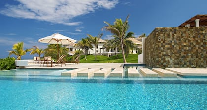 Las Verandas Hotel & Villas
