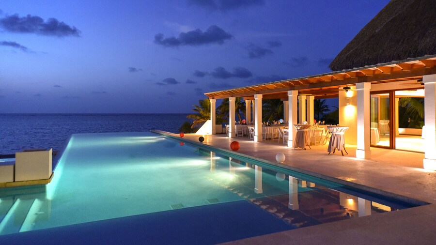 Las Verandas Hotel & Villas