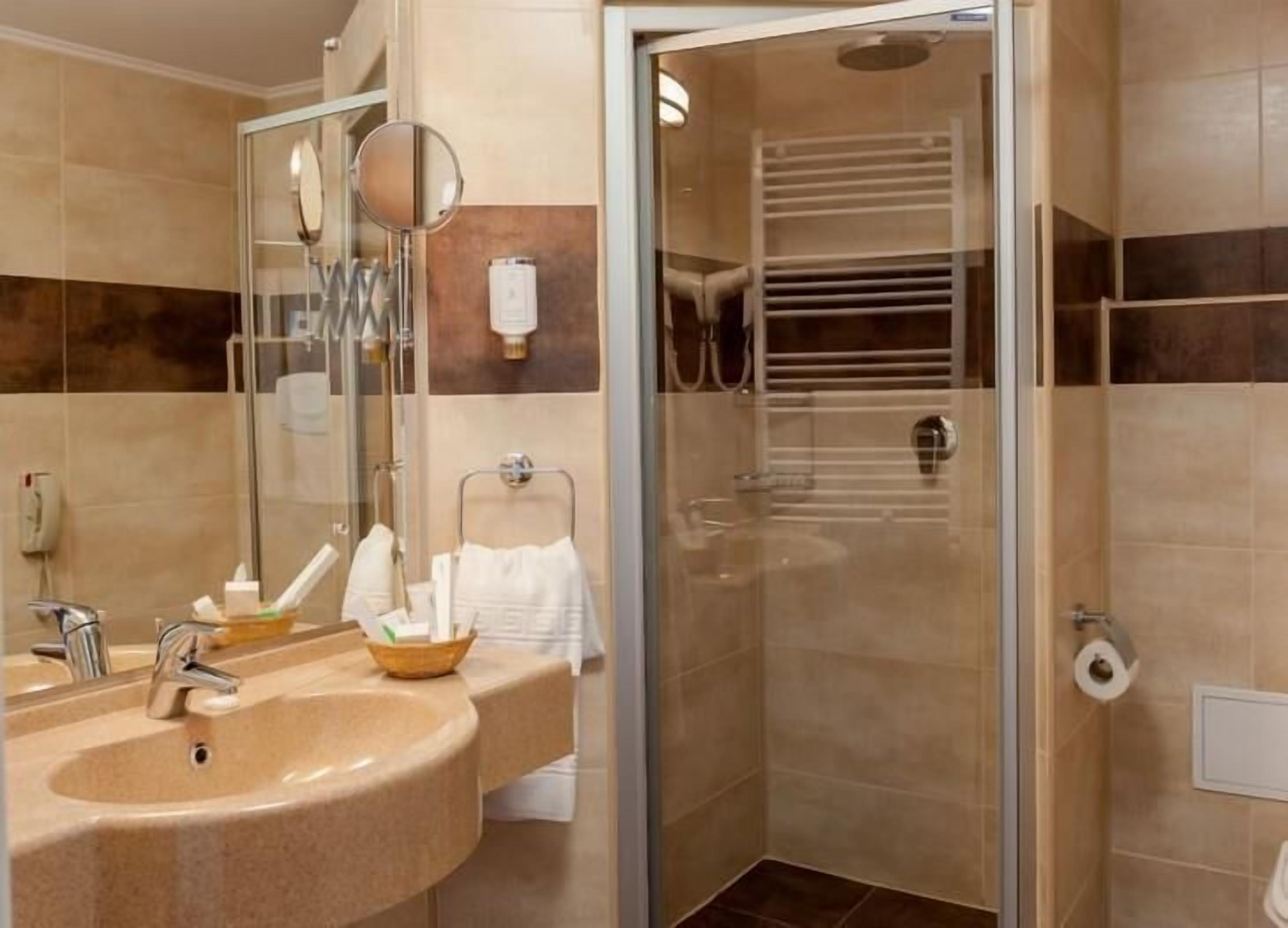 suite | bathroom | shower, hair dryer, towels