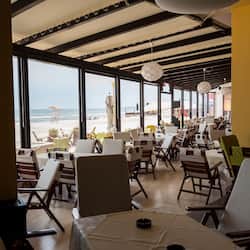 Daily buffet breakfast (RON 50 per person)