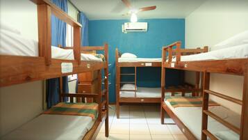 Cama em quarto compartilhado masculino para 6 pessoas (Samba) | Wi-Fi de cortesia