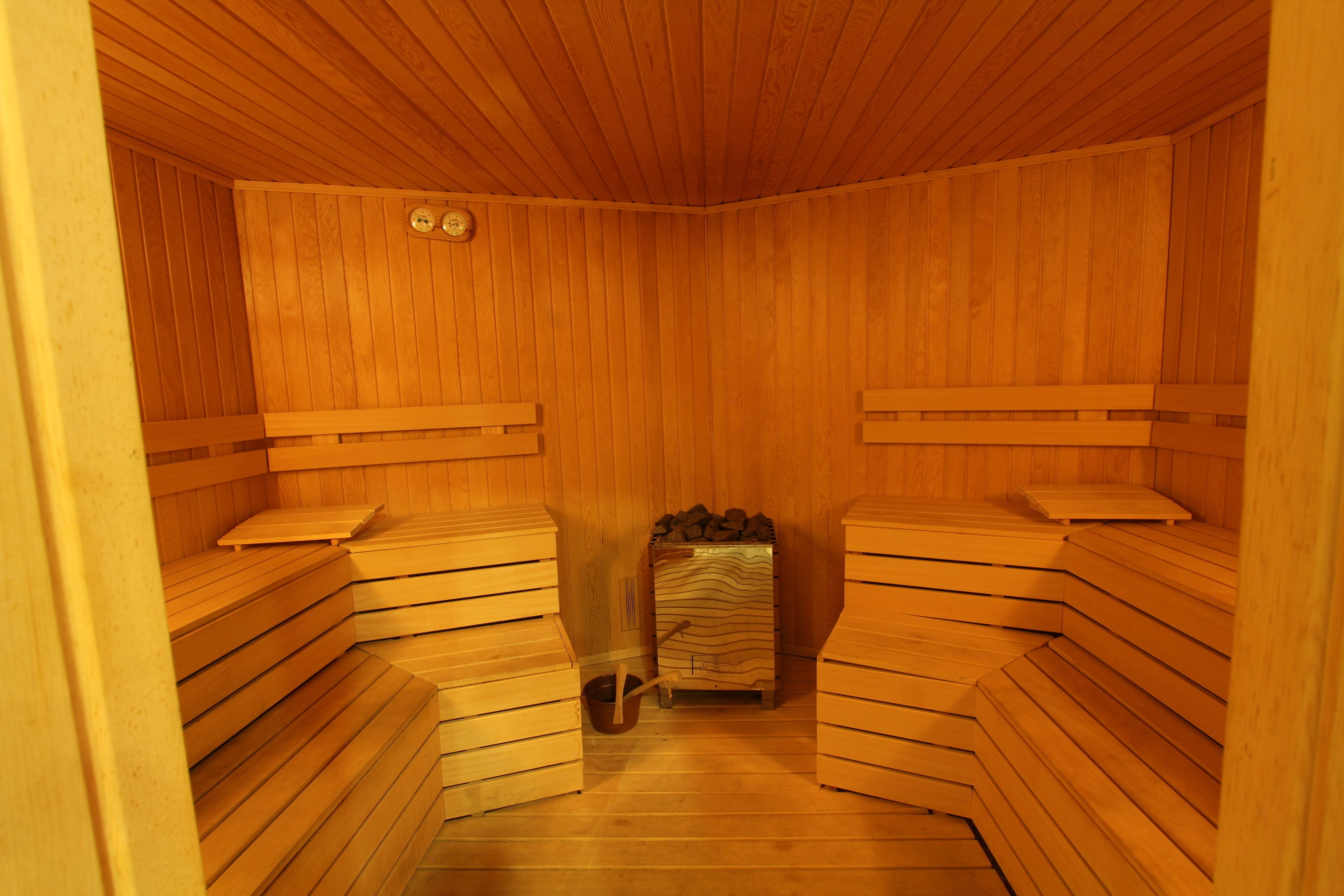 sauna, steam room, massage/treatment rooms, massages