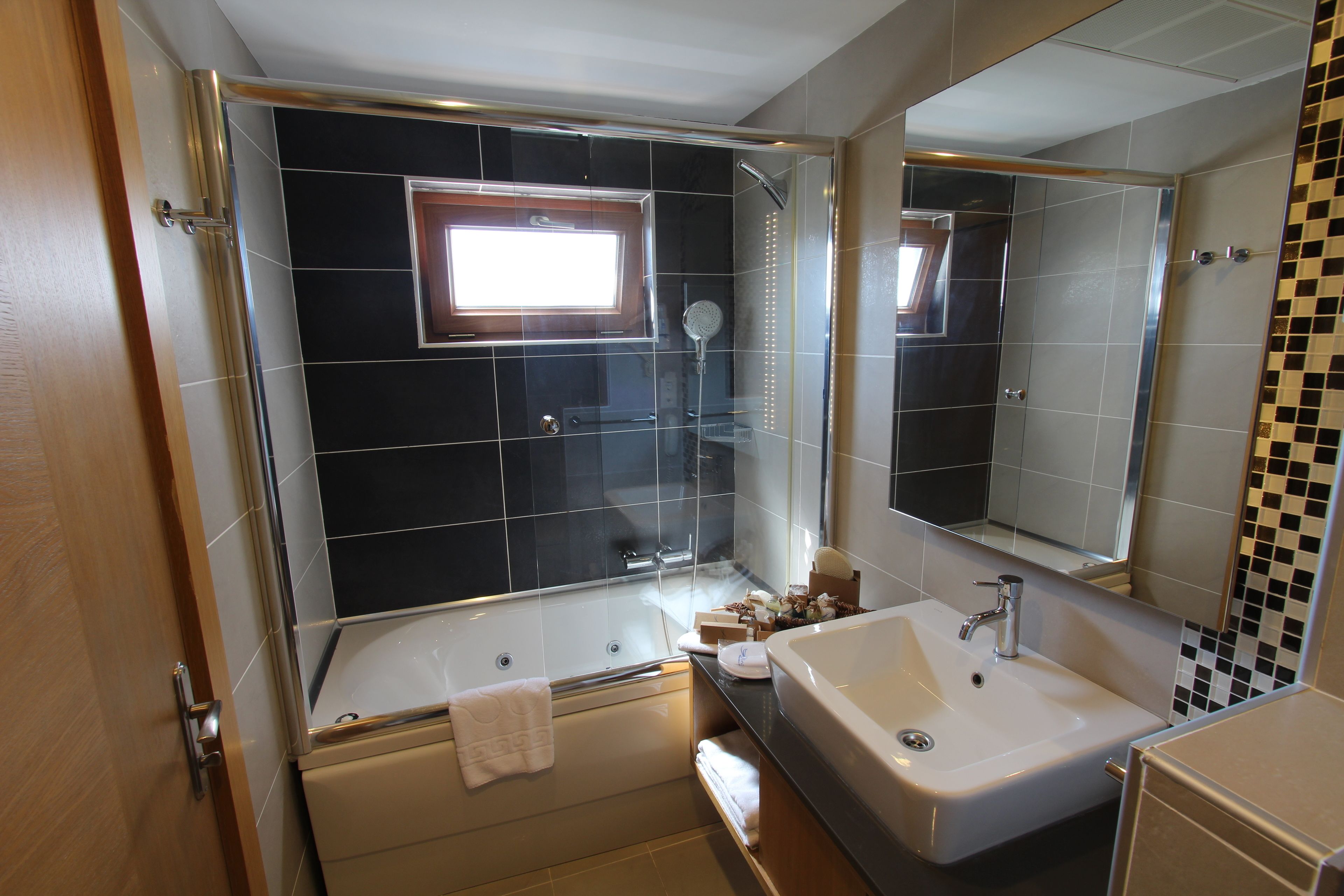 deluxe room | bathroom | rainfall showerhead, free toiletries, hair dryer, slippers