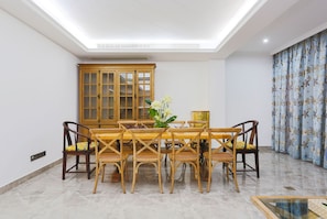 Business Suite, 1 Bedroom, Accessible, Executive Level | 1 bedroom, Frette Italian sheets, premium bedding, down comforters - Mei Du Hotel (Sanya)