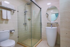 Dusche, Hydromassagedusche, kostenlose Toilettenartikel, Haartrockner