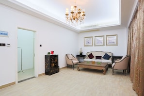 Business Suite, 1 Bedroom, Accessible, Executive Level | 1 bedroom, Frette Italian sheets, premium bedding, down comforters - Mei Du Hotel (Sanya)