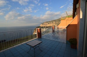 Beach nearby, beach bar