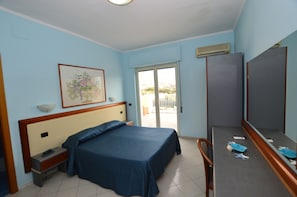 Desk, free WiFi, bed sheets - Hotel Klein Wien (Piano di Sorrento)