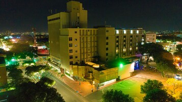 Fachada del alojamiento - Noche
