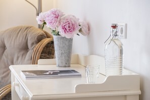 Coffres-forts dans les chambres, décoration personnalisée, bureau