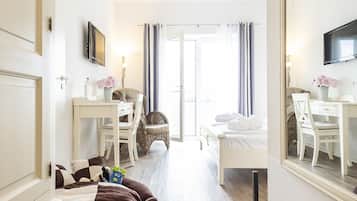 Habitación doble, 1 cama Queen size | Caja de seguridad en la habitación y decoración personalizada