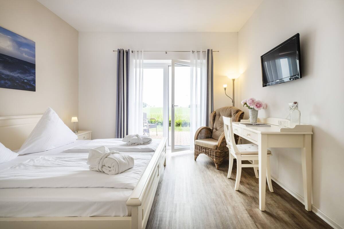 double room, 1 queen bed, patio | in-room safe, individually decorated, desk, soundproofing