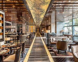 3 restaurants; breakfast, lunch, dinner and brunch served  - Four Seasons Hotel Shenzhen (Shenzhen)