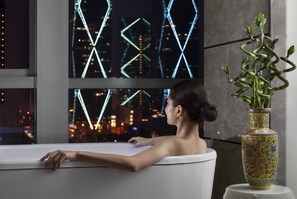 Four Seasons Room, 1 King Bed | Bathroom | Separate bathtub and shower, hair dryer, bathrobes, slippers