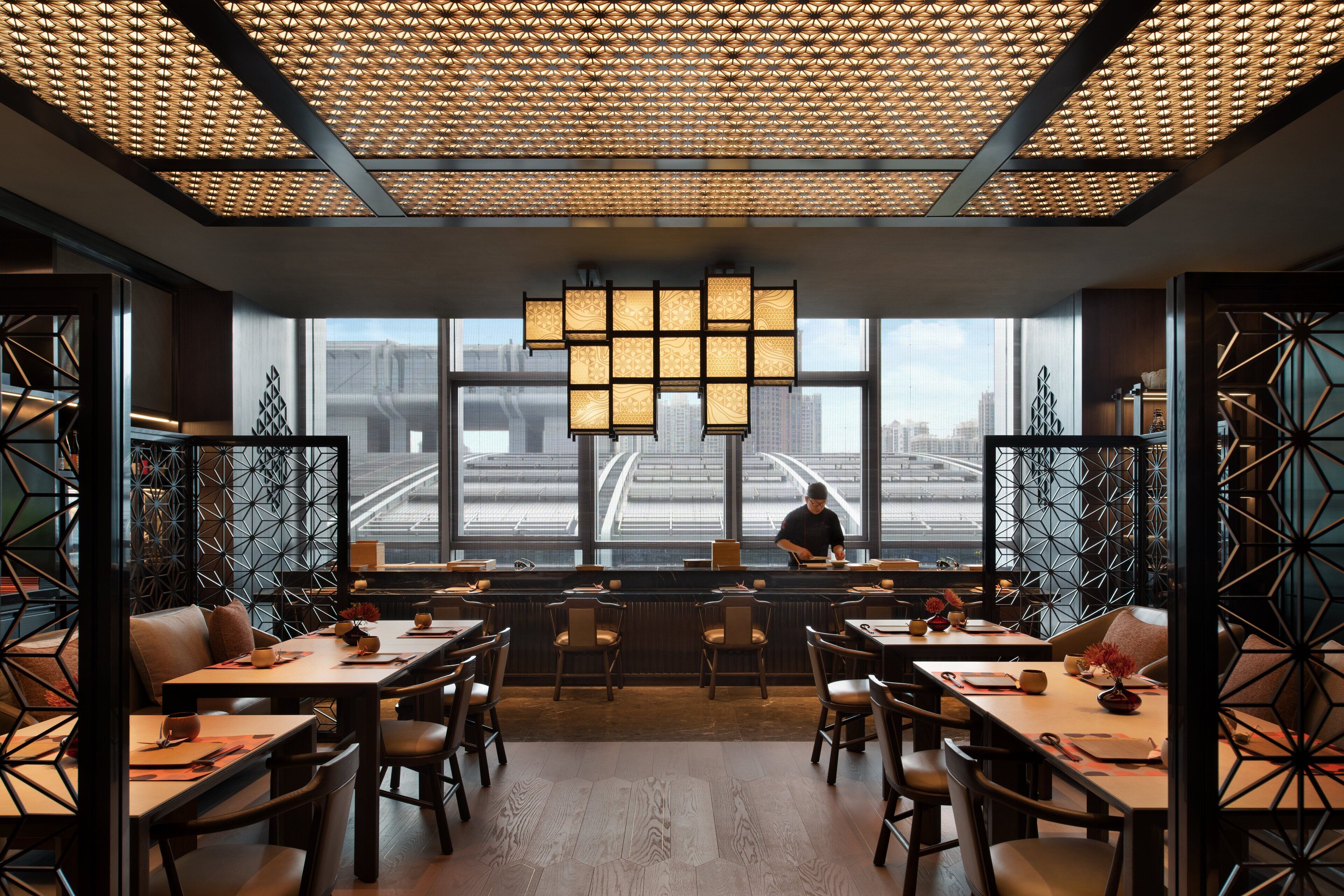 3 restaurants, breakfast, lunch, dinner served; international cuisine