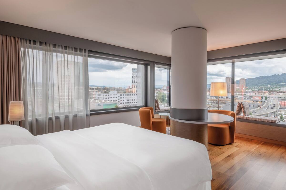 Suite – junior, 1 soverom | Sengetøy av topp kvalitet, minibar, safe på rommet og skrivebord