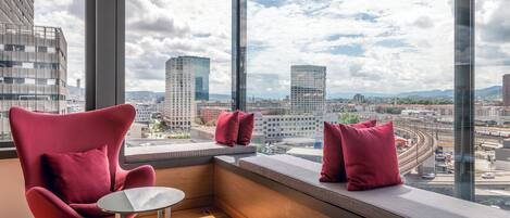 Executive Suite, 1 King Bed | Premium bedding, minibar, in-room safe, desk