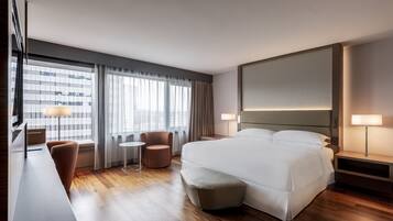 Executive Room, 1 King Bed | 1 bedroom, premium bedding, minibar, in-room safe