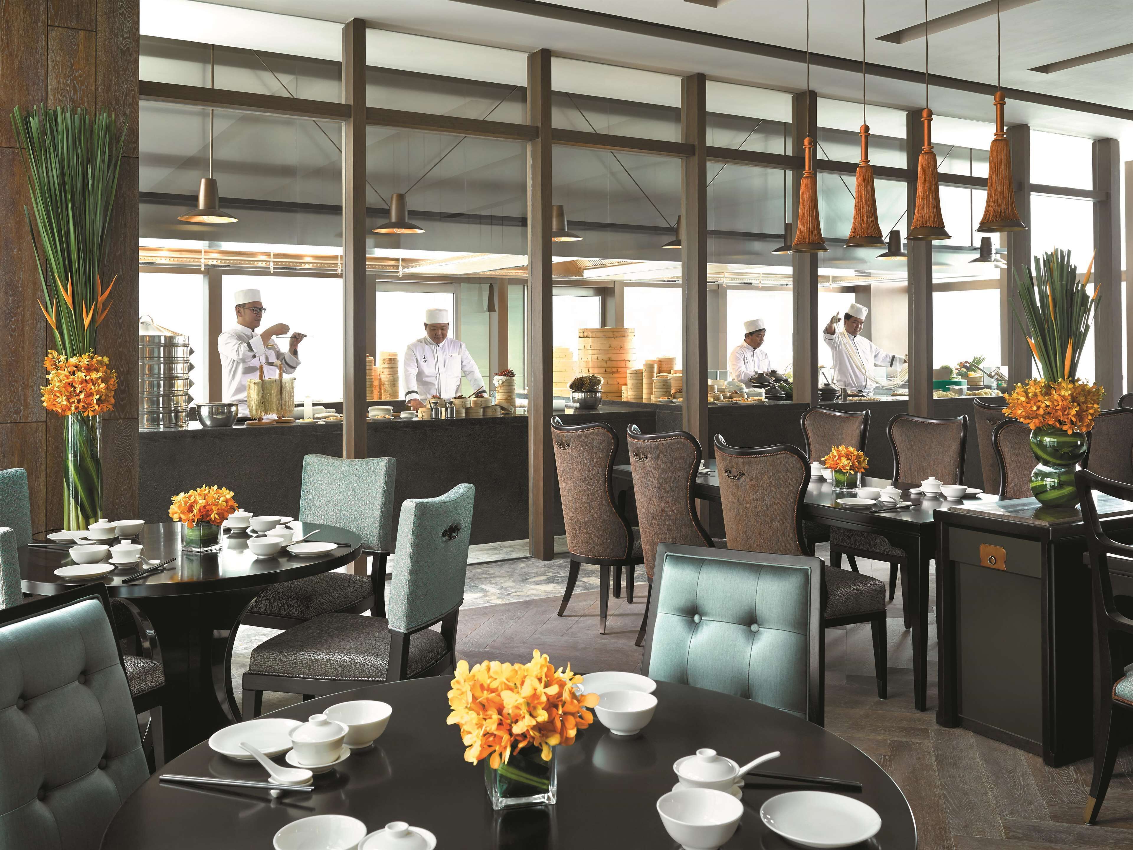 5 restaurants; breakfast, lunch, and dinner served