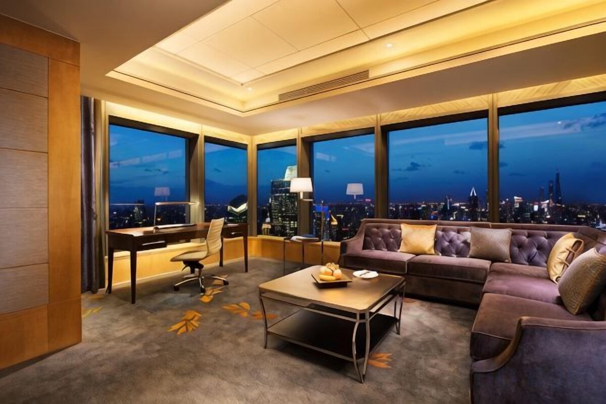 Living area | 40-inch LED TV with cable channels, TV
