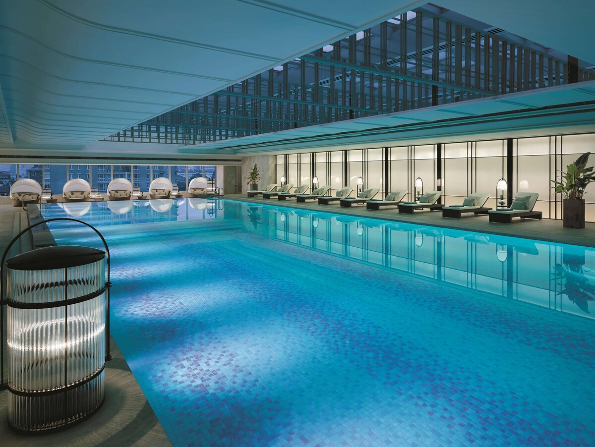 Отель у башни в шанхае. Four seasons москва спа. Бассейн отель holiday inn shanghai pudong kangqiao (шанхай). Москва сити бассейн на крыше. Holiday inn shanghai pudong kangqiao», шанхай, китай.