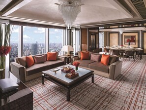 In-room safe, desk, blackout drapes, soundproofing - Jing An Shangri-La, Shanghai (Shanghai)