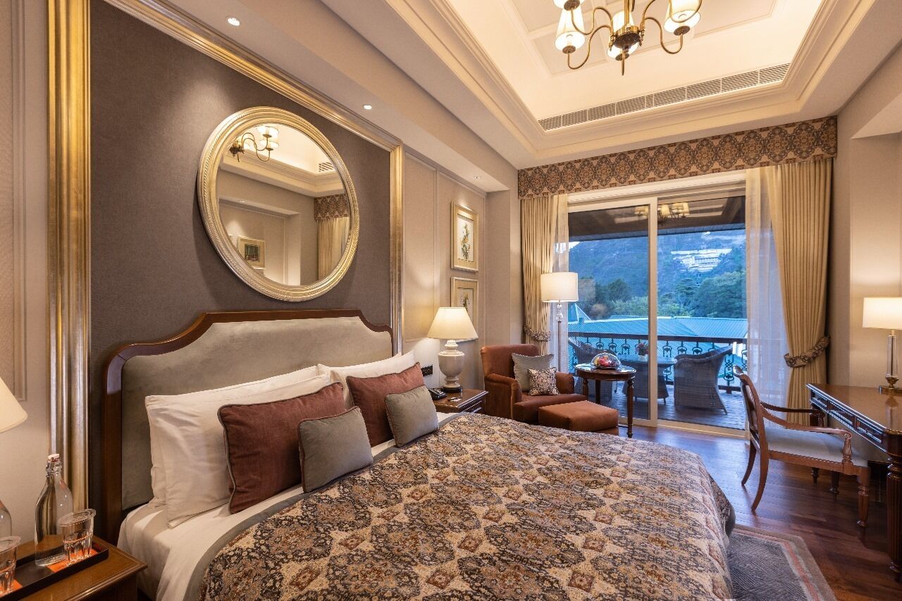 deluxe room, 2 single beds (premium room with balcony) | premium bedding, minibar, in-room safe, laptop workspace