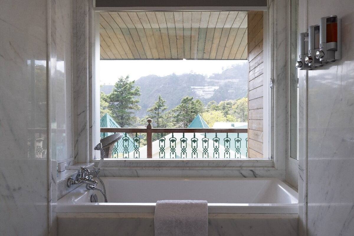 suite, 1 king bed | bathroom | shower, hair dryer, towels, soap