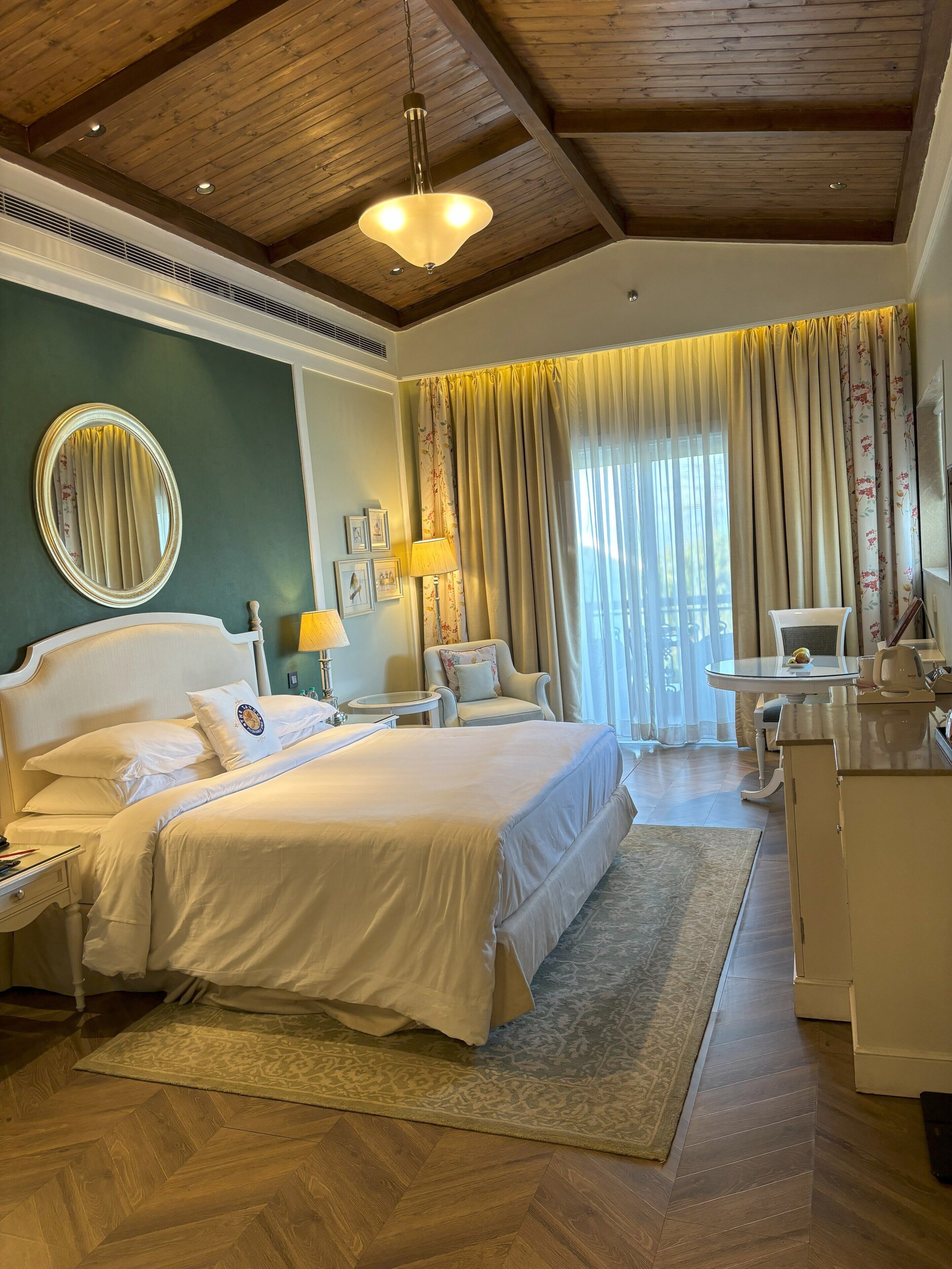 deluxe room, 1 king bed (premium valley view double) | premium bedding, minibar, in-room safe, laptop workspace