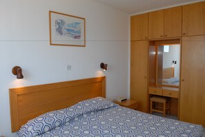Cortinas blackout, cunas gratuitas y wifi 